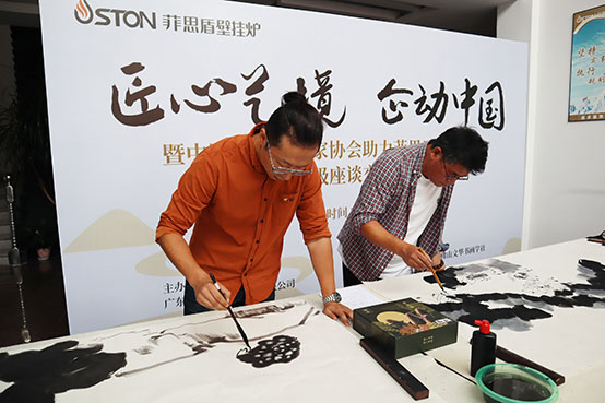 韓英金、武文駒兩代國(guó)畫家潑墨《荷韻》